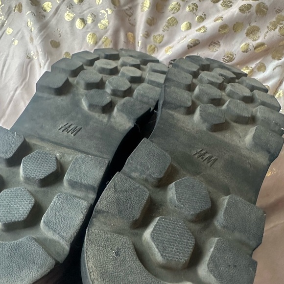 Boys Black High-Top Boots - Picture 7 of 7